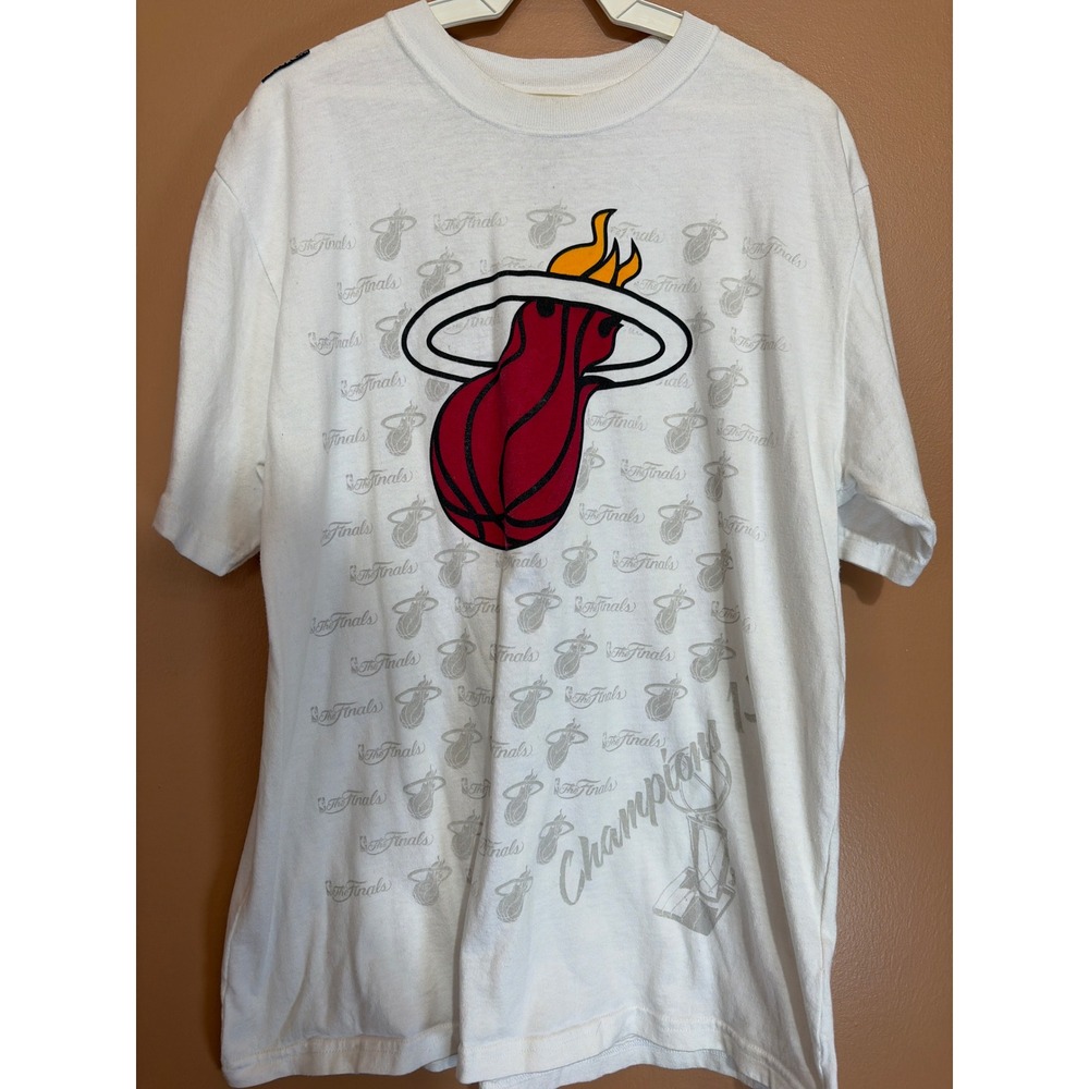 UNK Miami Heat NBA Champions T-Shirt Mens Medium White Graphic Tee The Finals